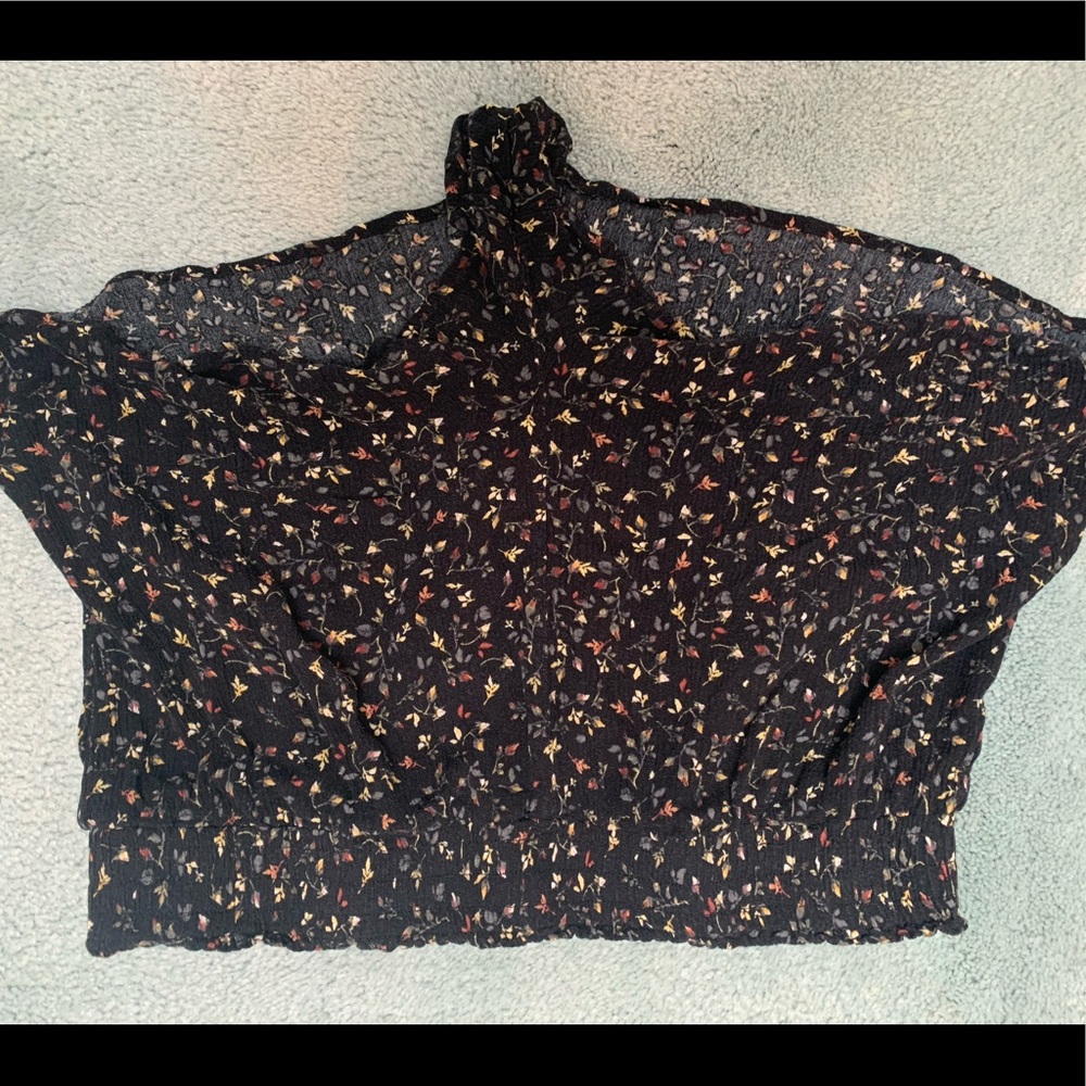 Shirred waist flouncy summer shorts